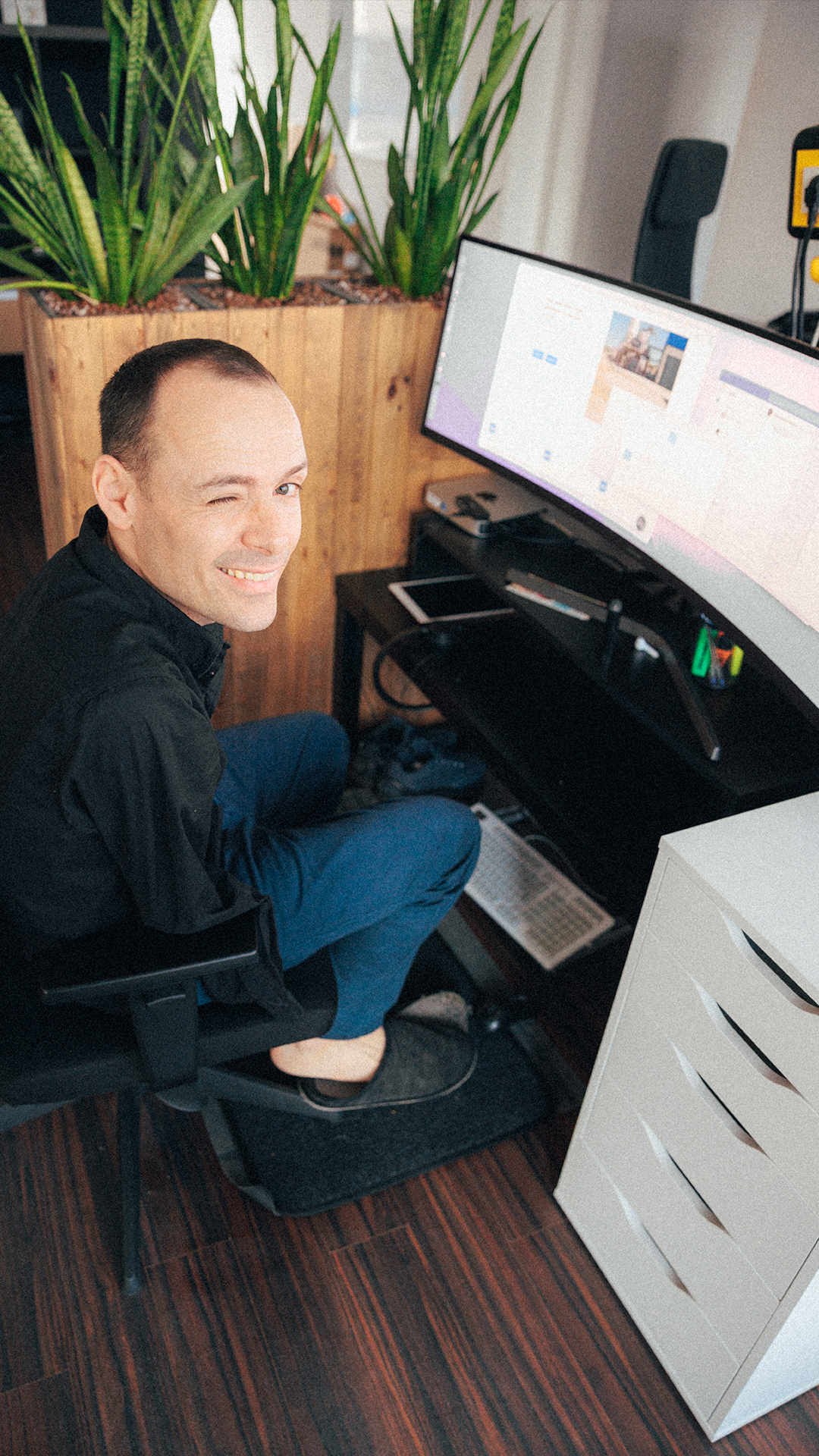 Eine Webgestaltung mit den Füßen