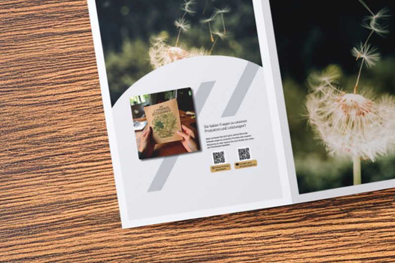 Ein Call-to-Action samt QR-Code in einem Heft