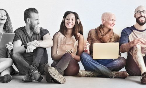 Ein Symbolbild, das verschiedene Menschen in Harmonie zeigt