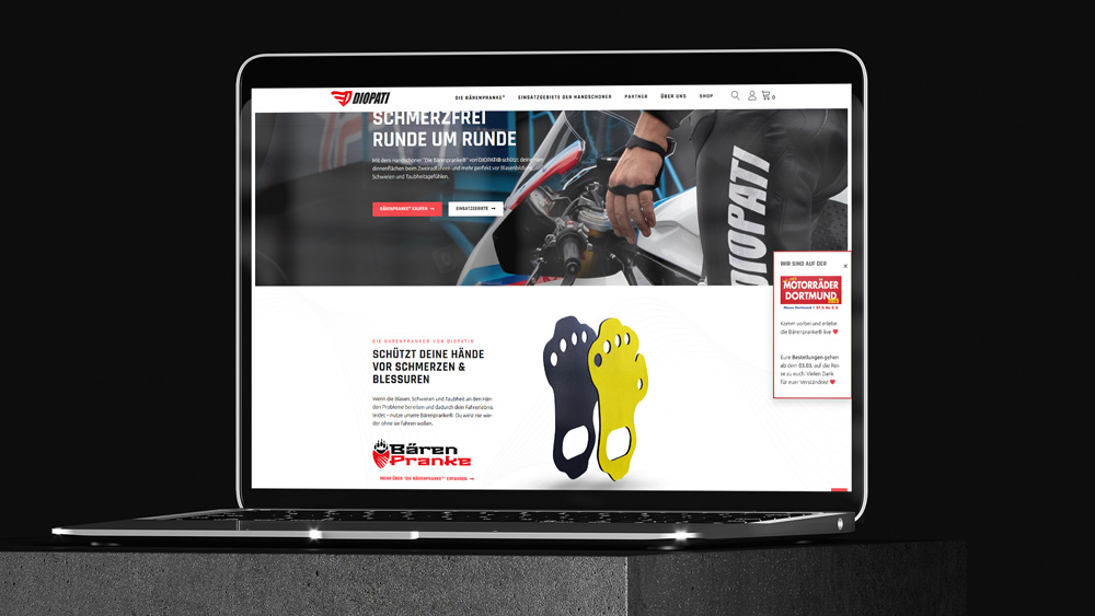 Ein Laptop zeigt die Homepage von Diopati