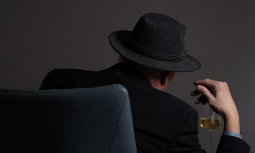 Mann mit schwarzem Hut, Symbolbild für Black Hat SEO