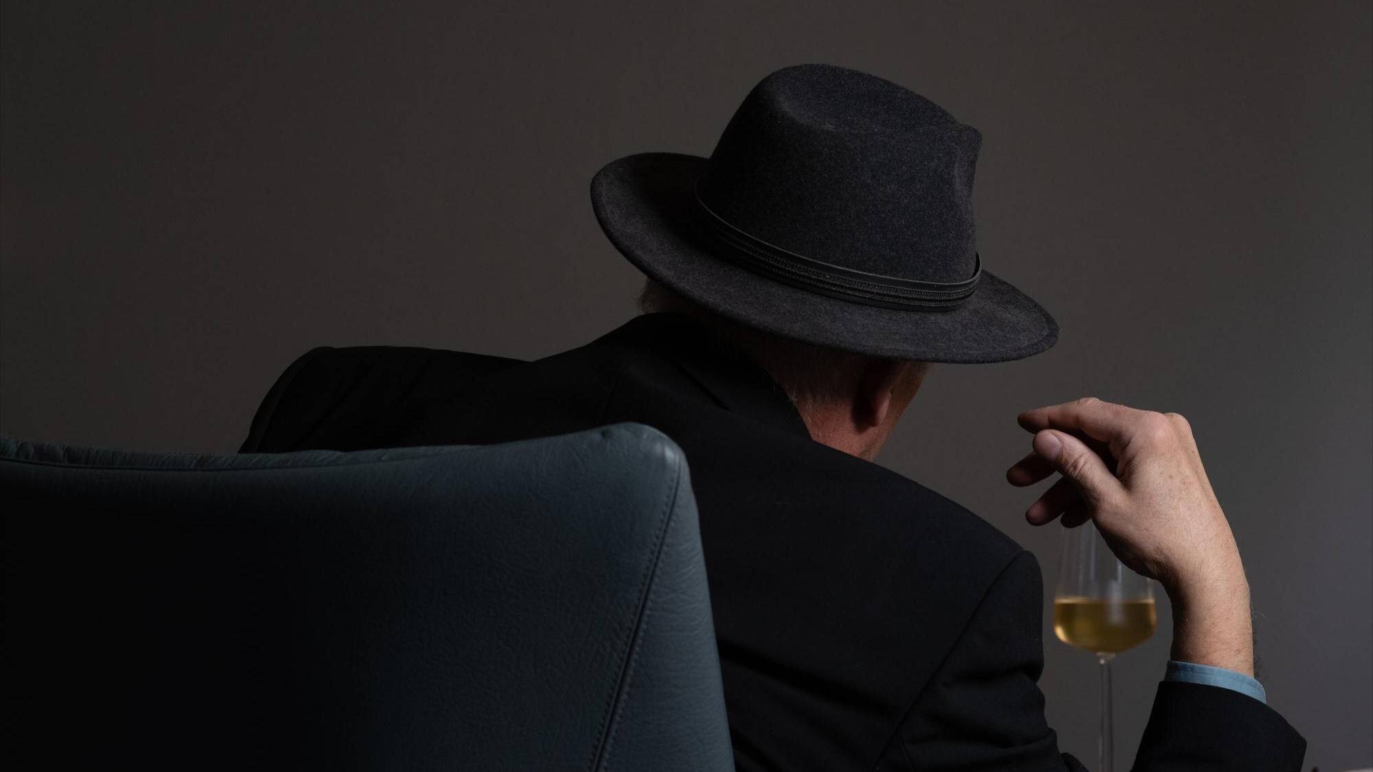 Mann mit schwarzem Hut, Symbolbild für Black Hat SEO