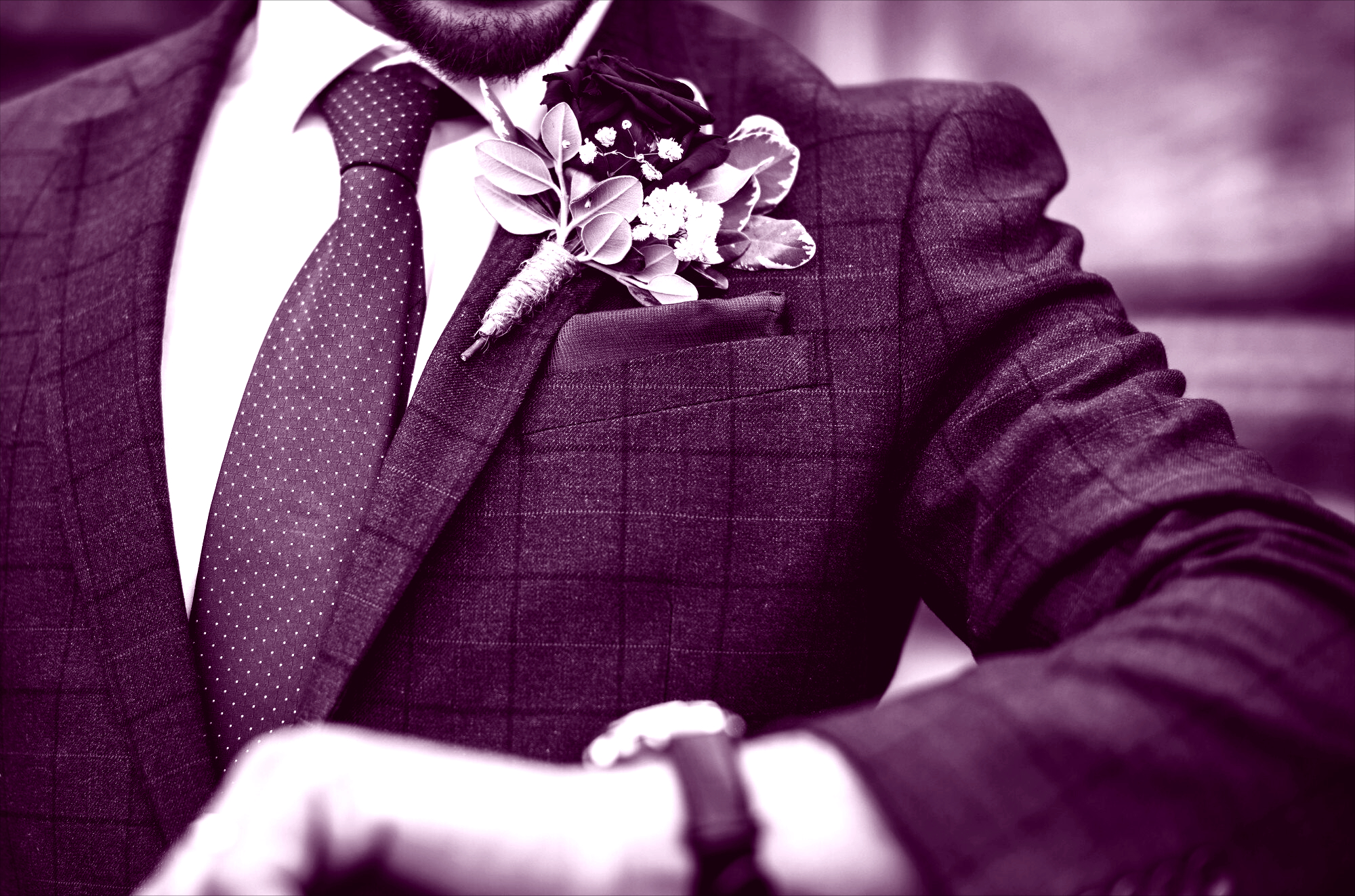 Ehemann, der treu bei der Hochzeit wartet - so beständig wie SEO im Gegensatz zu SEA